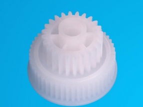 Plastic gear